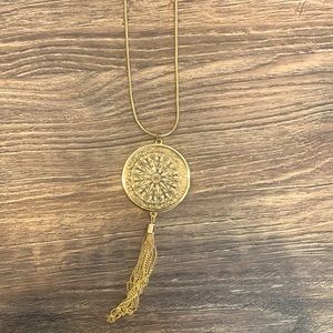 Long chain pendant necklace